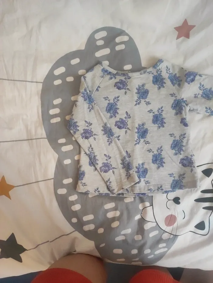 Pull sweat 4 ans neuf - photo numéro 2