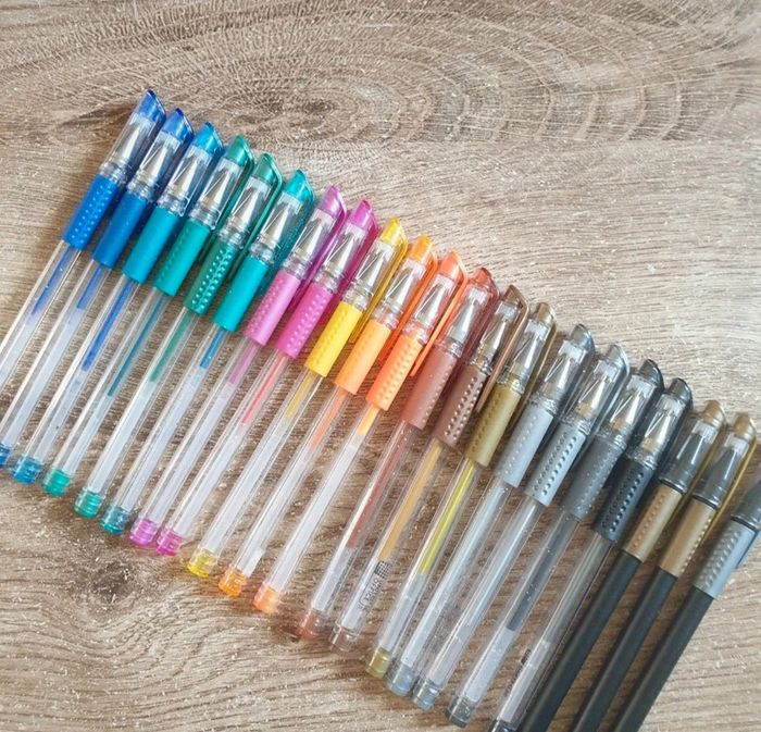 ⭐ Lot de 21 crayons #emyfleury_scolaire - photo numéro 2