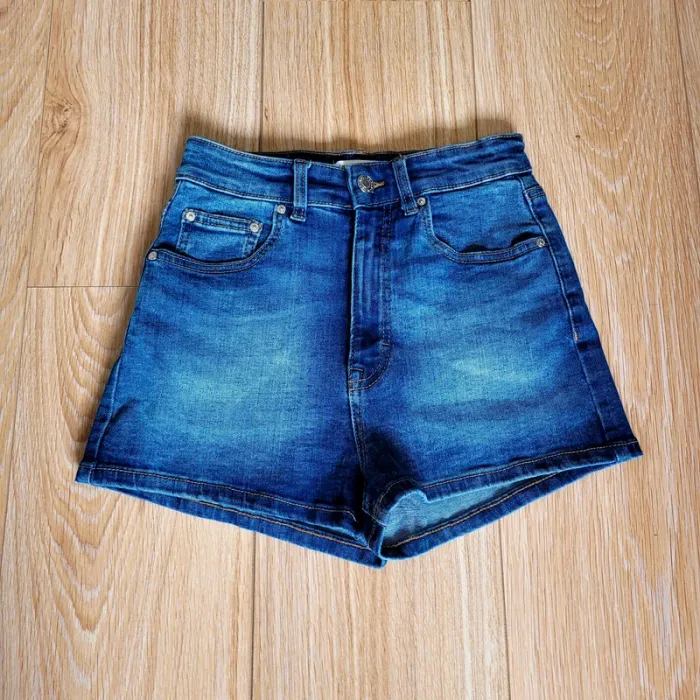 Short pull & bear taille 34 neuf sans étiquette