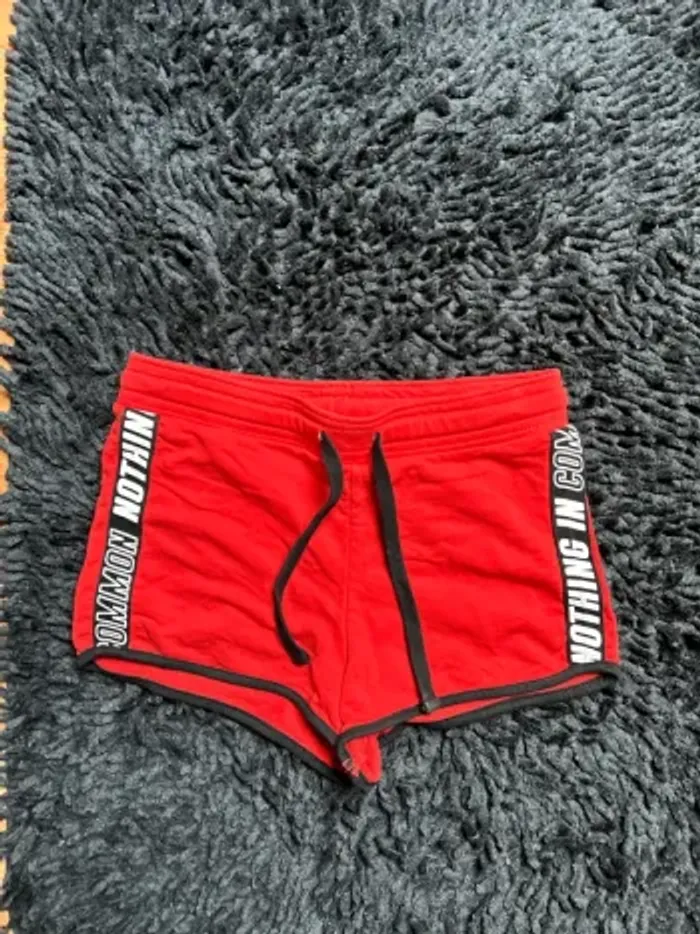 Short femme rouge