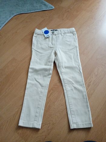 Jeans neuf 110 cm