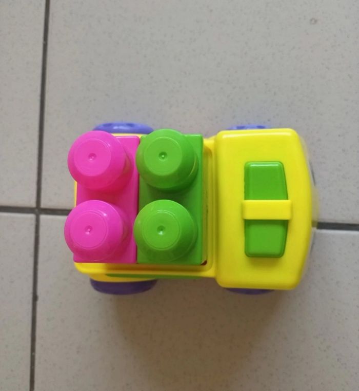 Voiture avec legos - photo numéro 2