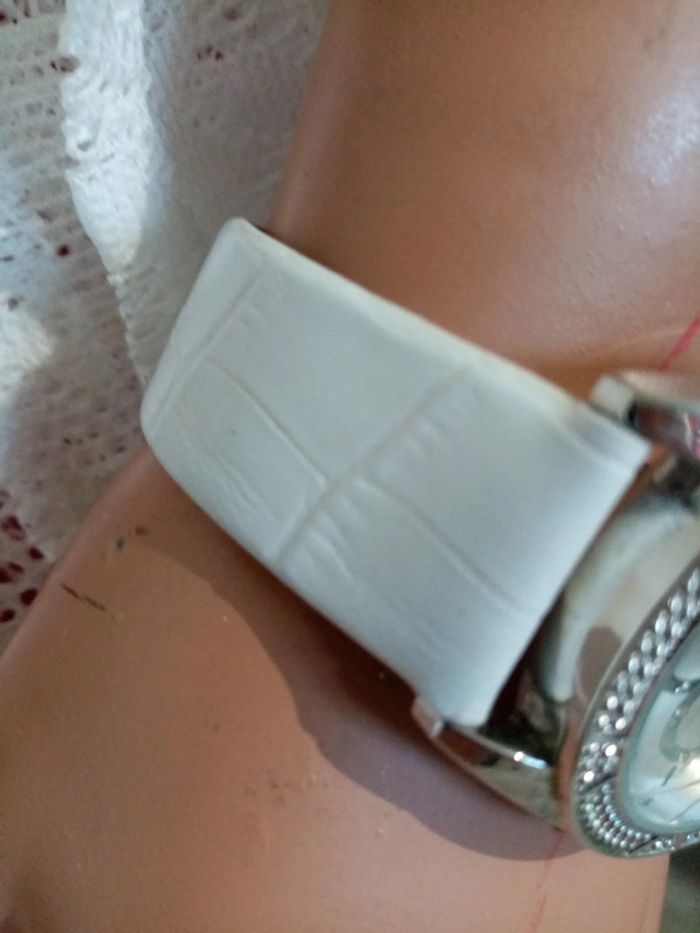 Montre blanche - photo numéro 2