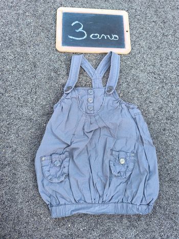 Robe Kid kanaï taille 3 ans en très bon état