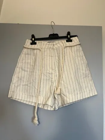 Short avec ceinture