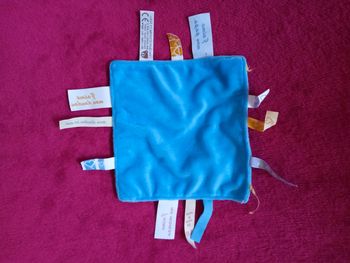 Doudou carré avec petits messages