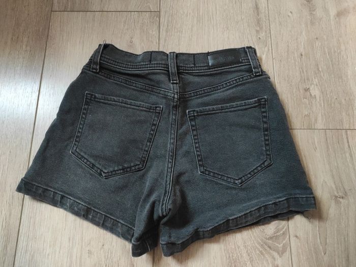 Short jean Hollister taille 33 - photo numéro 3