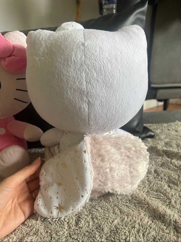 Lot de deux peluches Hello kitty