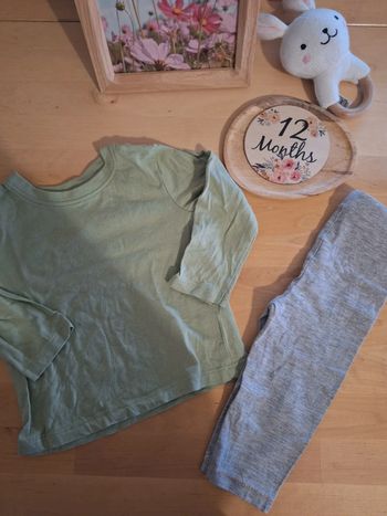 Ensemble pour fille taille 12mois très bon état