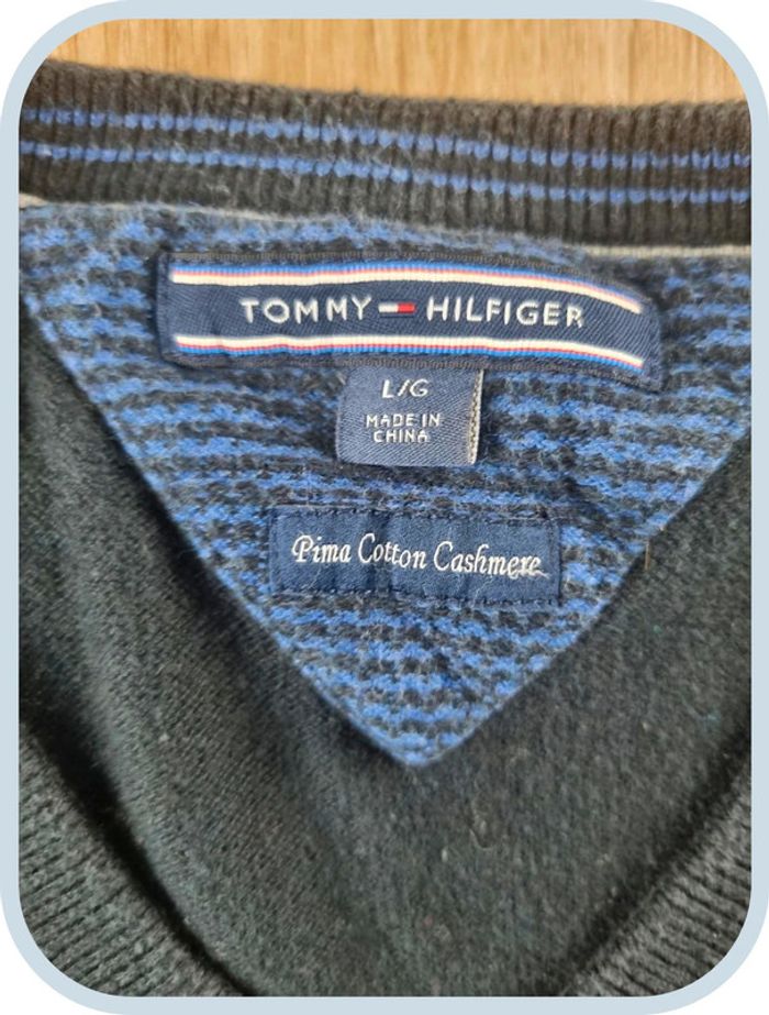 Pull col V bleue Tommy Hilfiger " Pima Cotton Cashmere " Taille L - photo numéro 2