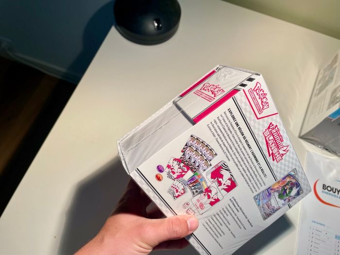 ETB Pokémon Flamme Blanche – Neuf, Scellé, EV10.5 - photo numéro 2