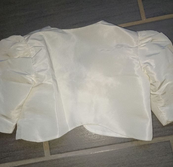 Boléro pour tenue de cérémonie t. 8 ans - photo numéro 2