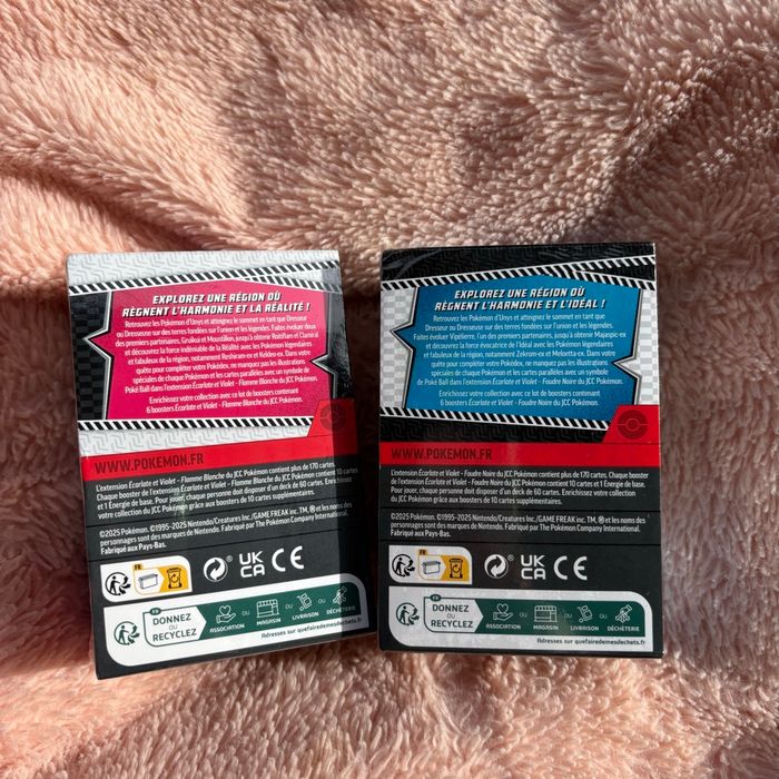 Lot de deux bundle Pokémon écarlate et violet - Flamme blanche et foudre noire - photo numéro 5