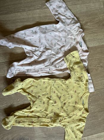 2 pyjamas bébé