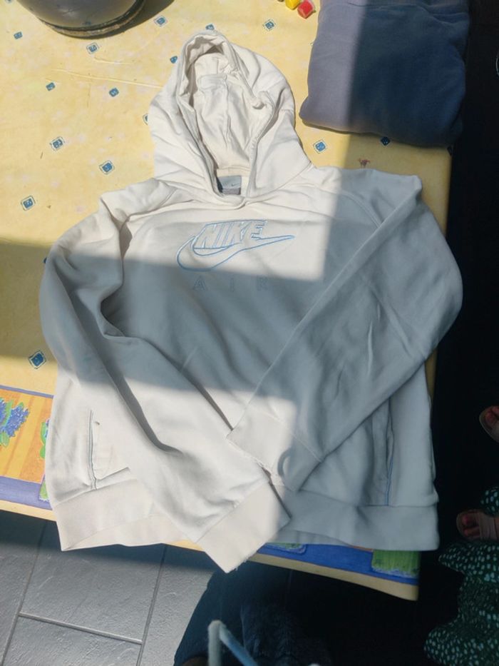 Sweat à capuche blanc Nike en bleu