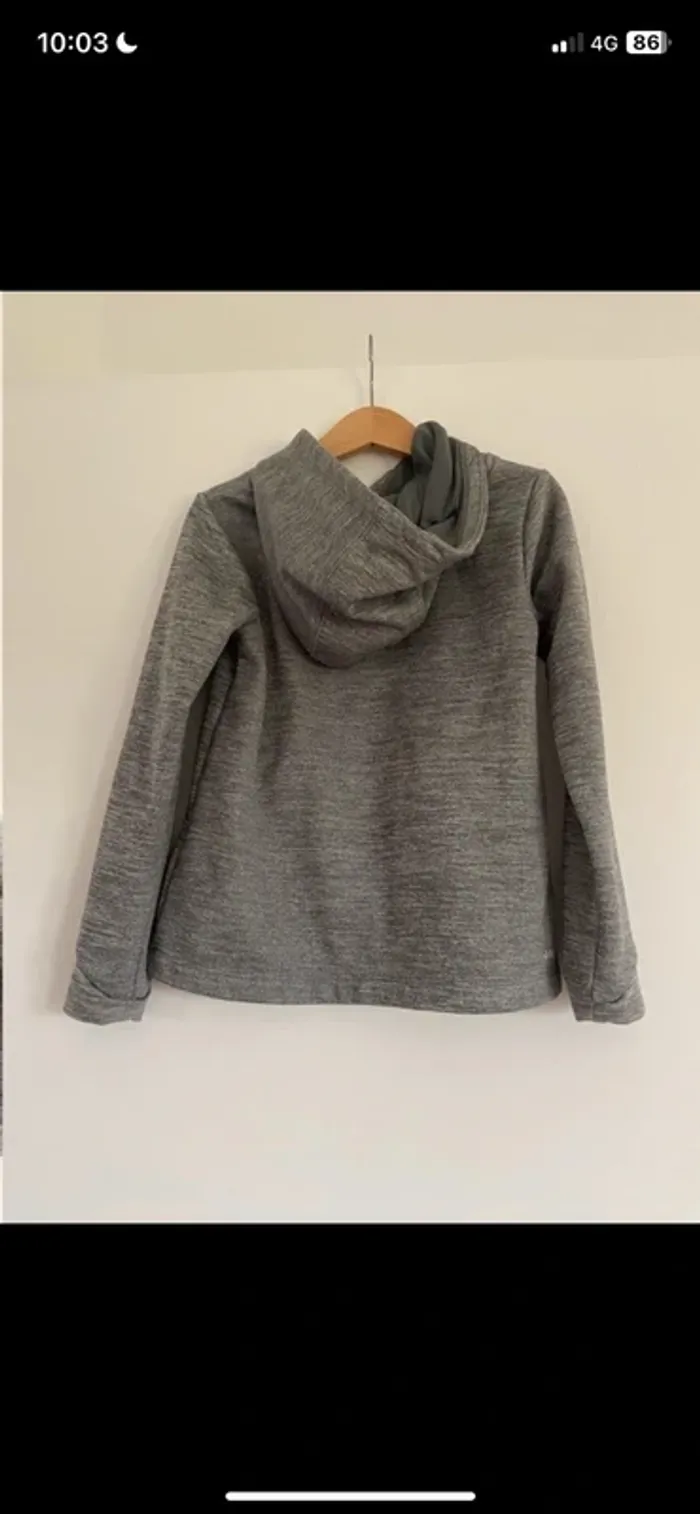 Pull à capuche nike . - photo numéro 4