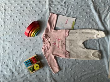 pyjama grenouillère en velours rose et blanc motifs étoiles 3 mois sergent major