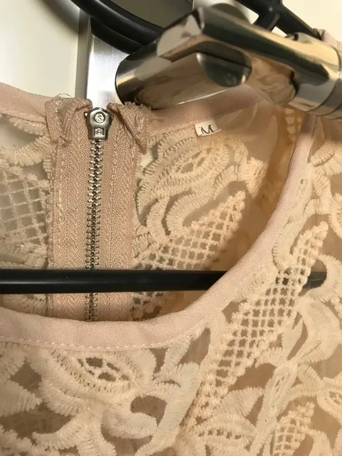 Robe Shein beige nude dentelle t.M comme neuve - photo numéro 2