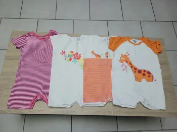 Lot de 4 barboteuses fille en 18 mois