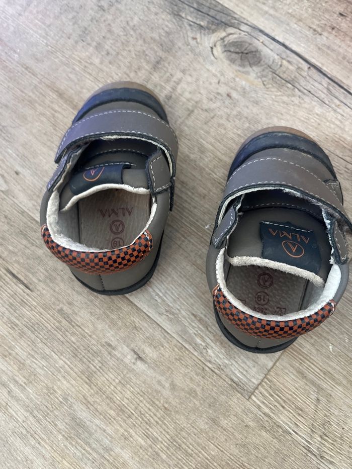 Chaussures bébé taille 19