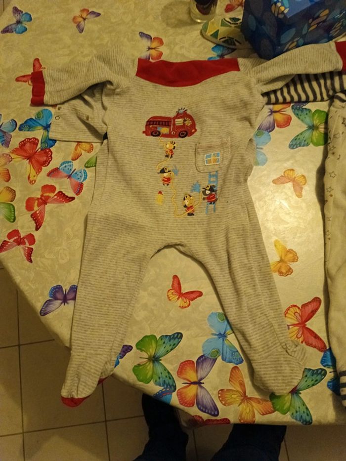 Lot 4 pyjamas et 1 body 24 mois Sergent major orchestra kiabi - photo numéro 4