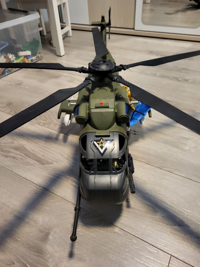 Hélicoptère avec voiture et militaires - photo numéro 4