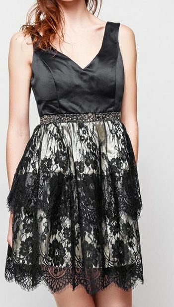 Robe De Soiree Courte dentelle noire et satin Taille 40 L NEUF