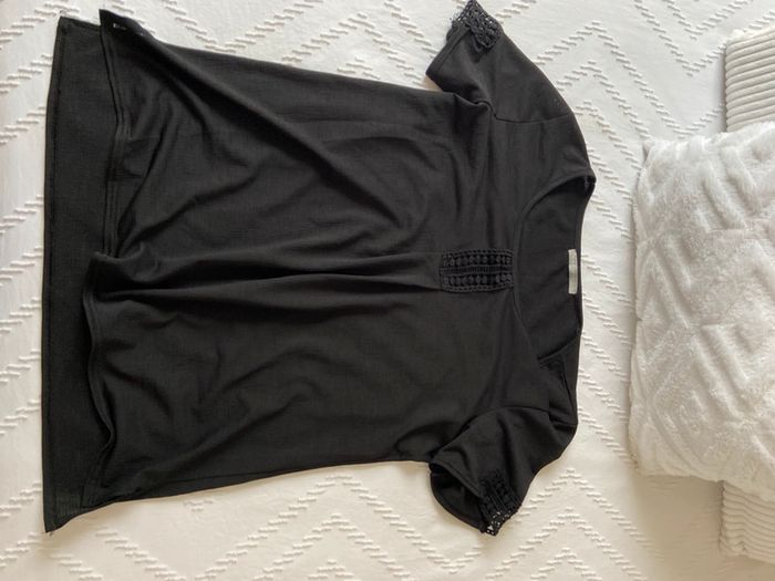 Haut noir habillé avec broderie - photo numéro 4