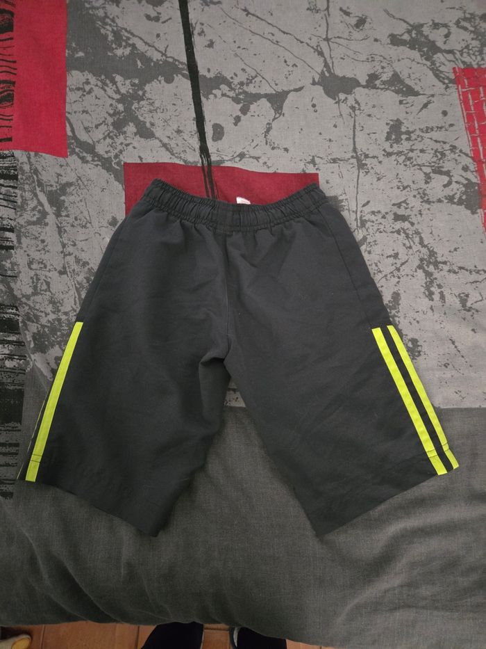 Short Adidas en 4/5 ans - photo numéro 4