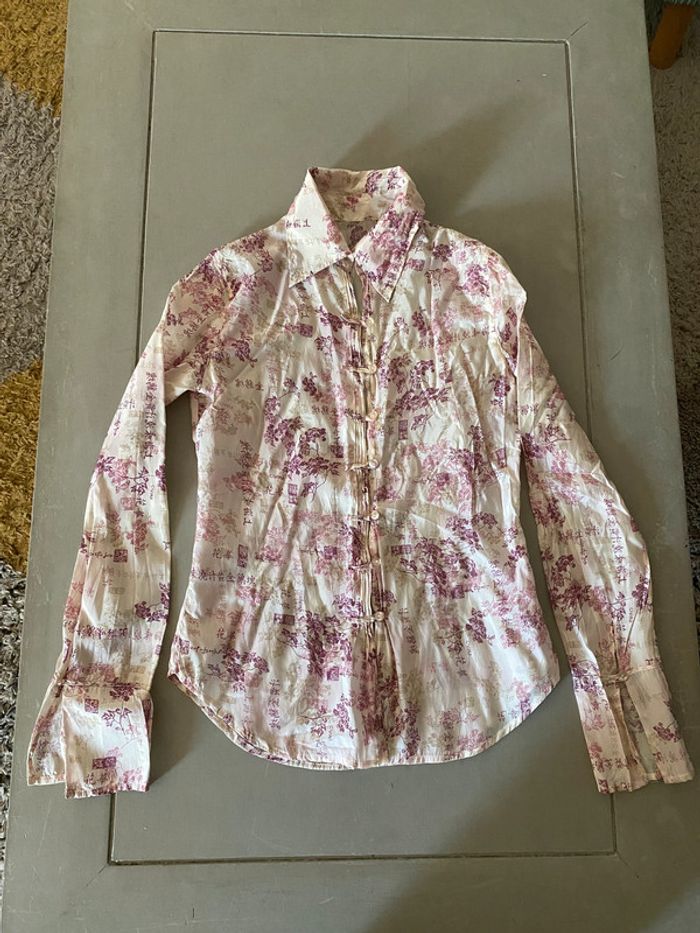 Chemise Mango taille XS/S crème avec motifs chinois fushia fleurs et inscriptions chinoises - photo numéro 13