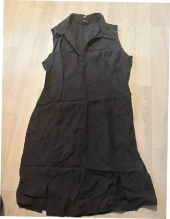Robe taille 42 gris foncé la city sans manches col en V très bon état