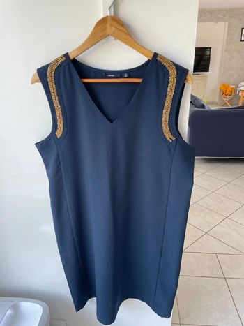 Robe été bleu nuit avec perle dorées sur les côtés taille 44 Kiabi