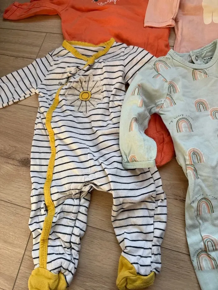 Lot 4 pyjamas légers taille 6 mois - photo numéro 3