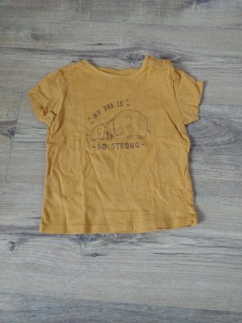 T-shirt a manches courtes taille 12 mois