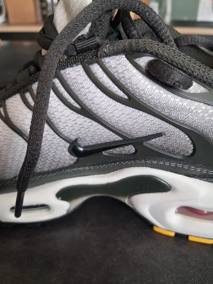 Nike Air Max Plus TN – Requin – Cargo Kaki / Khaki – Vert – Noir – Blanc – 38.5 – Neuf - photo numéro 4