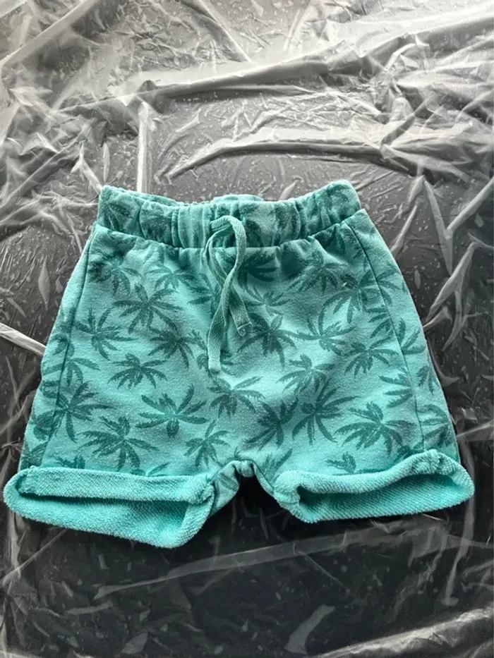 Short turquoise