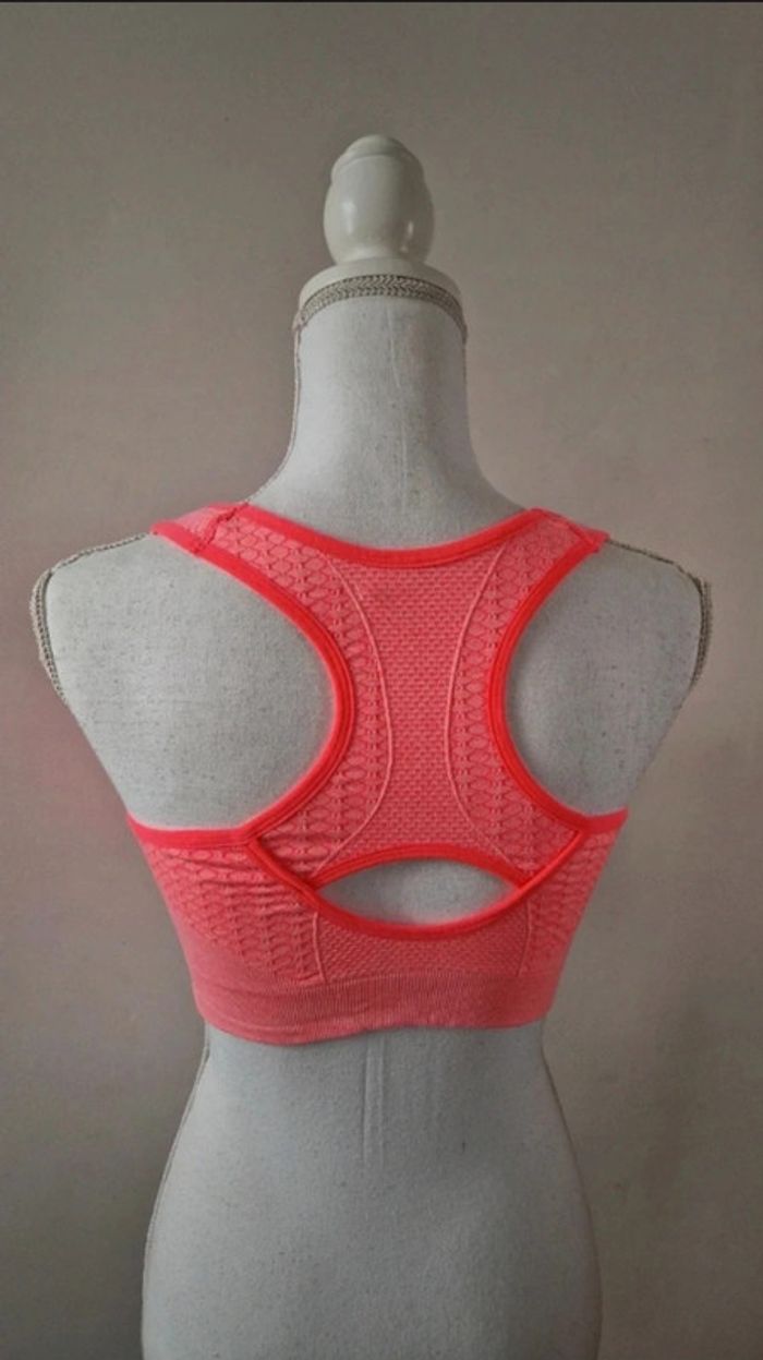 Brassière de sport. - photo numéro 2