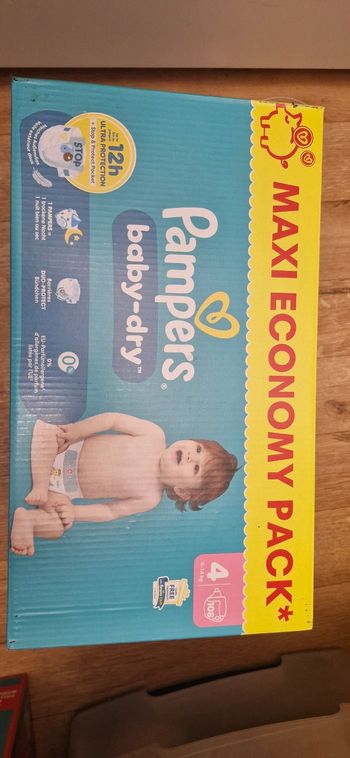108 couches Pampers Taille 4