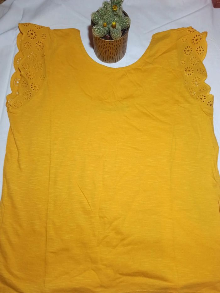 T-shirt femme jaune motard en excellente état - photo numéro 2