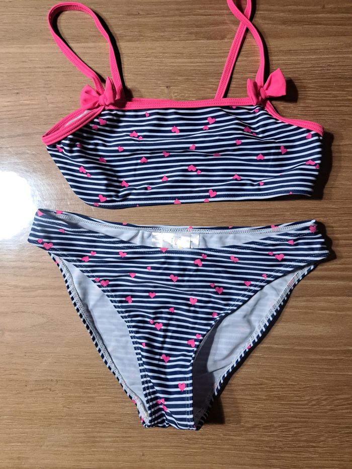 Maillot de bain 2 pièces 9/10 ans - photo numéro 1