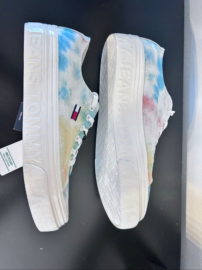 Tommy Jeans sneakers tie-dye – Pointure 38 – Neuves avec boîte – Coloris vibrant - photo numéro 2
