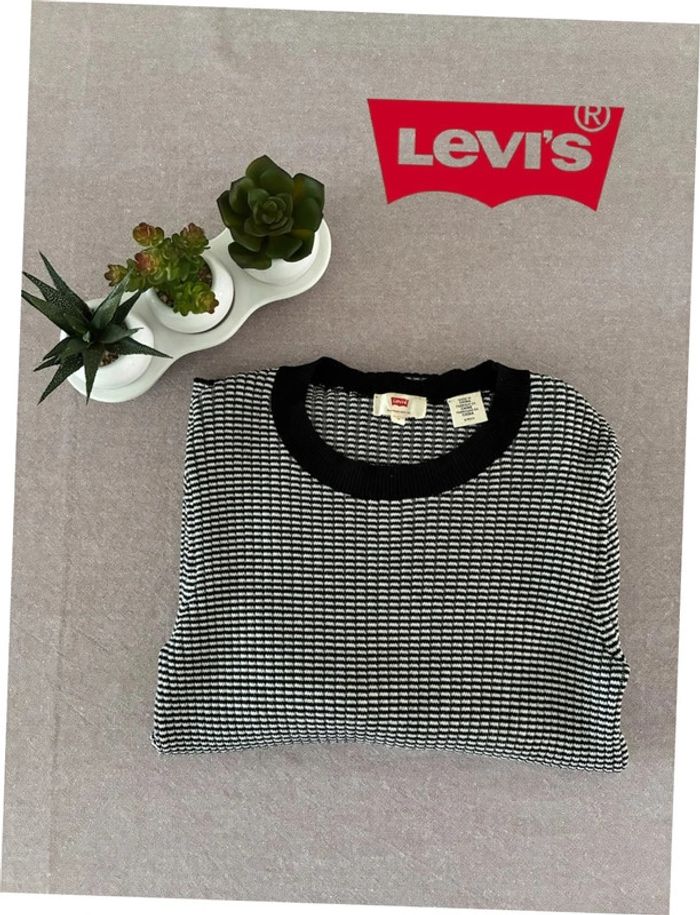Pull Levis noir et blanc taille S en parfait état