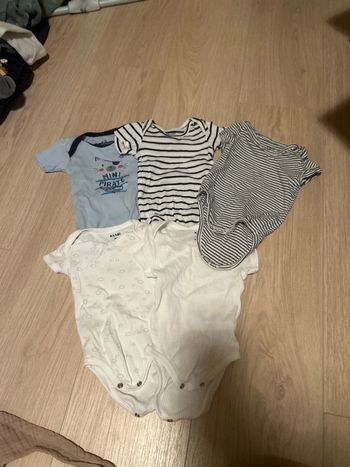 Lot bodies manches courtes