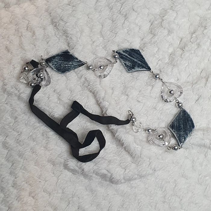 Collier sautoir gris noir fantaisie