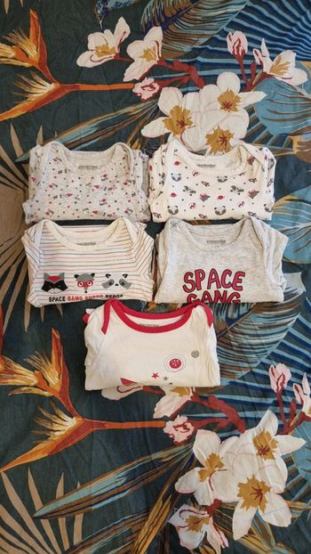 Lot 5 bodies ML 18 mois