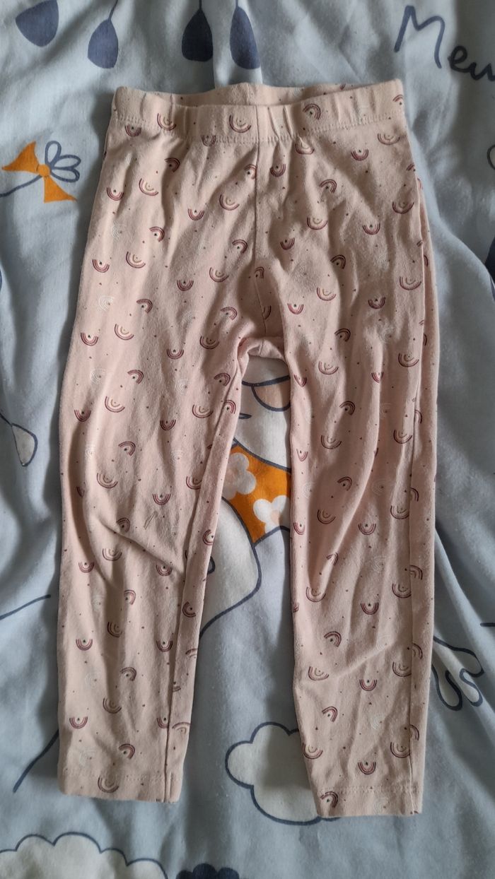 Legging rose à motifs arc en ciel