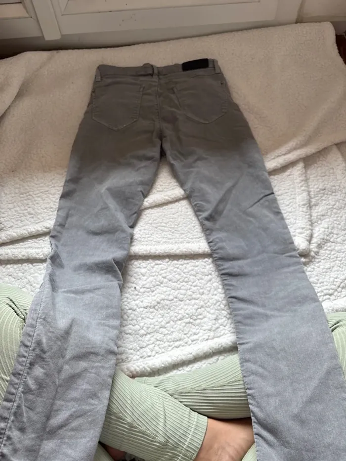 Jean gris stradivarius taille 38 - photo numéro 2