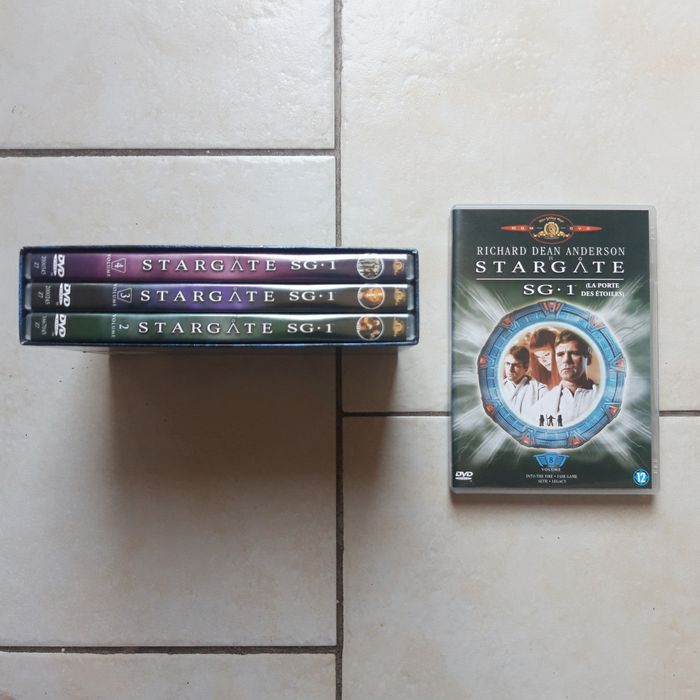 Lot de 4 DVD Stargate SG-1 - photo numéro 2