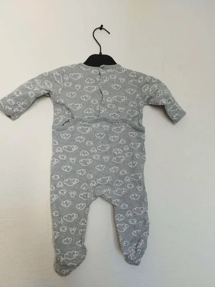 pyjama Disney gris Mickey “ je suis un amour”  pour bébé garçon 6mois - photo numéro 2