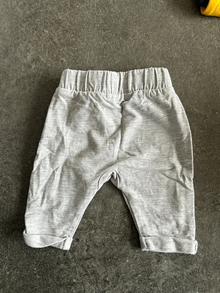 Pantalon 1 mois - photo numéro 3